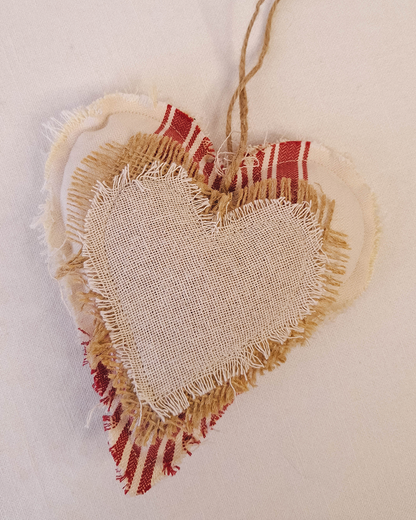 Corazón Decorativo Líneas Rojas