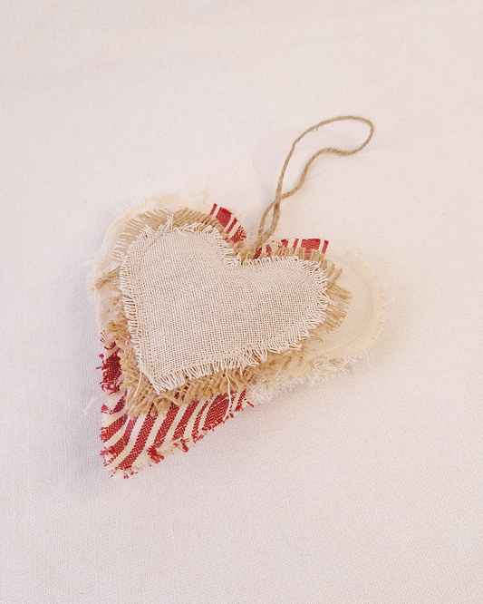 Corazón Decorativo Líneas Rojas