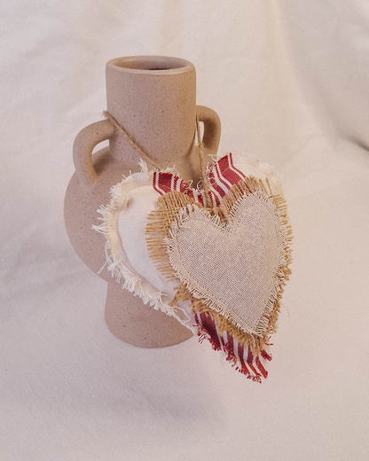 Corazón Decorativo Líneas Rojas