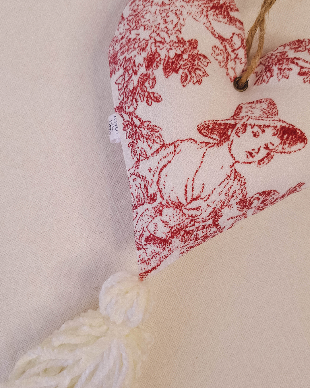 Corazón Decorativo Toile de Jouy Rojo